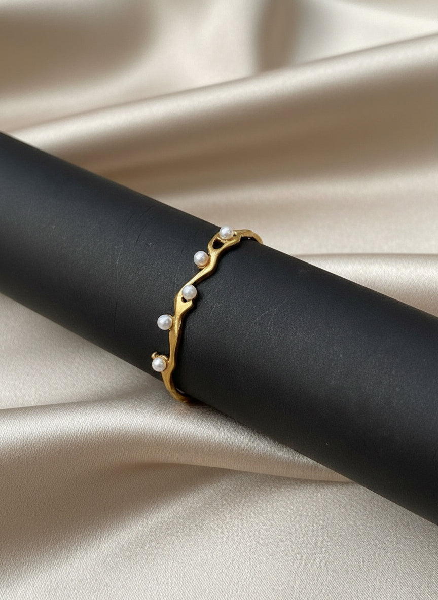 Cross pearls bracelet