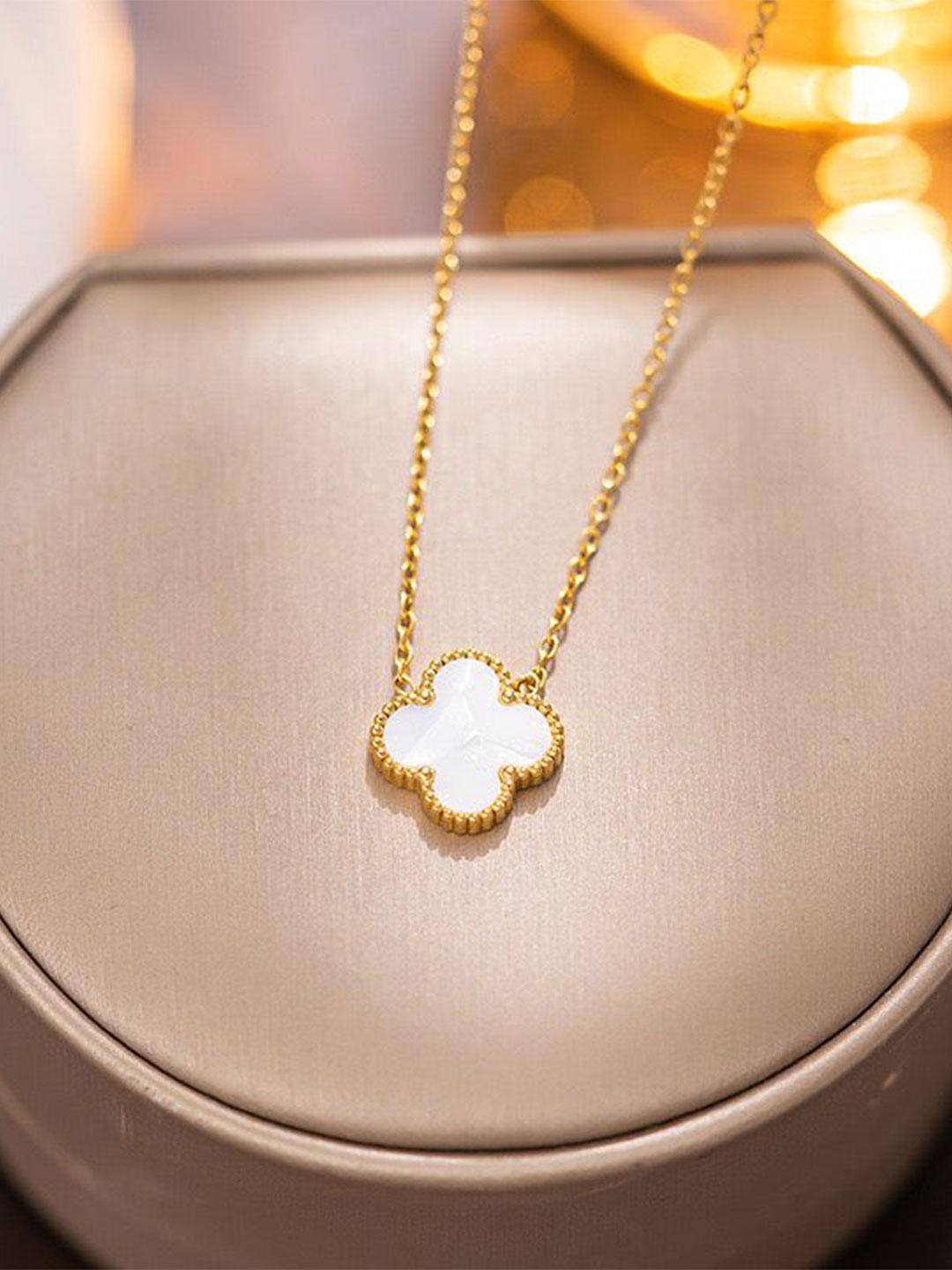 Mother of pearl clover pendant necklace