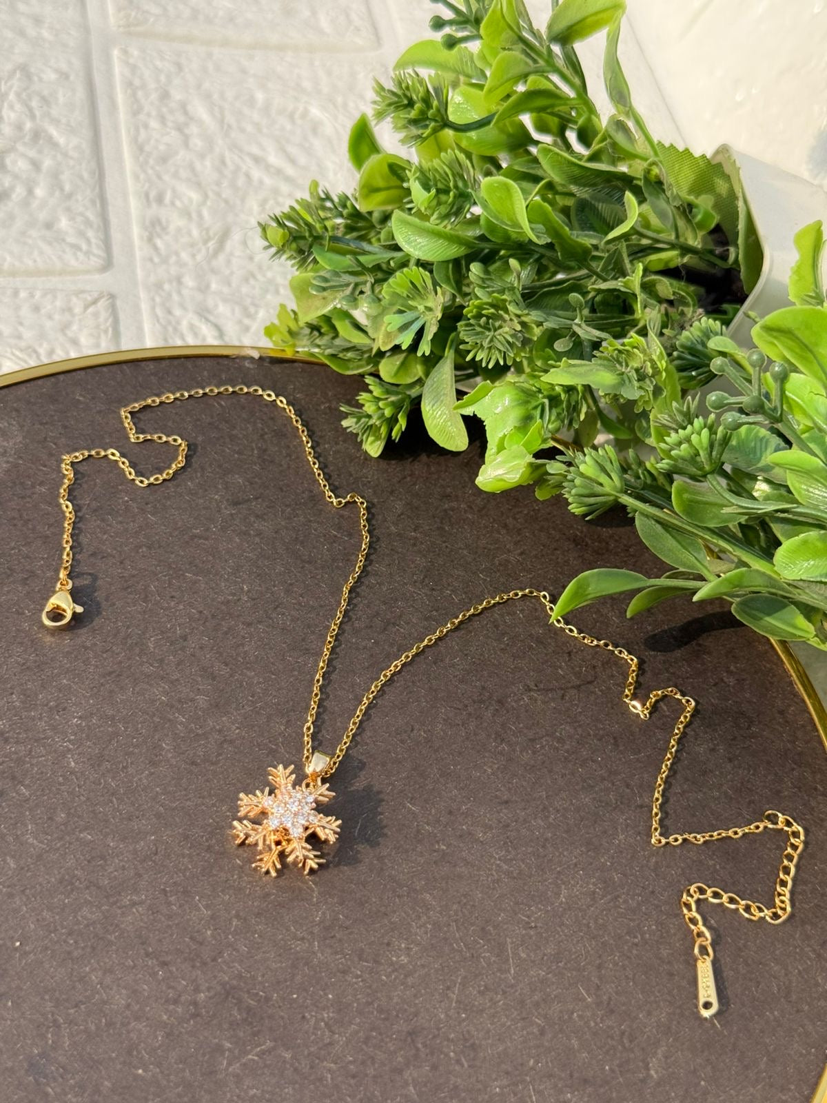 Golden snowflake crystal pendant necklace- With rotating top