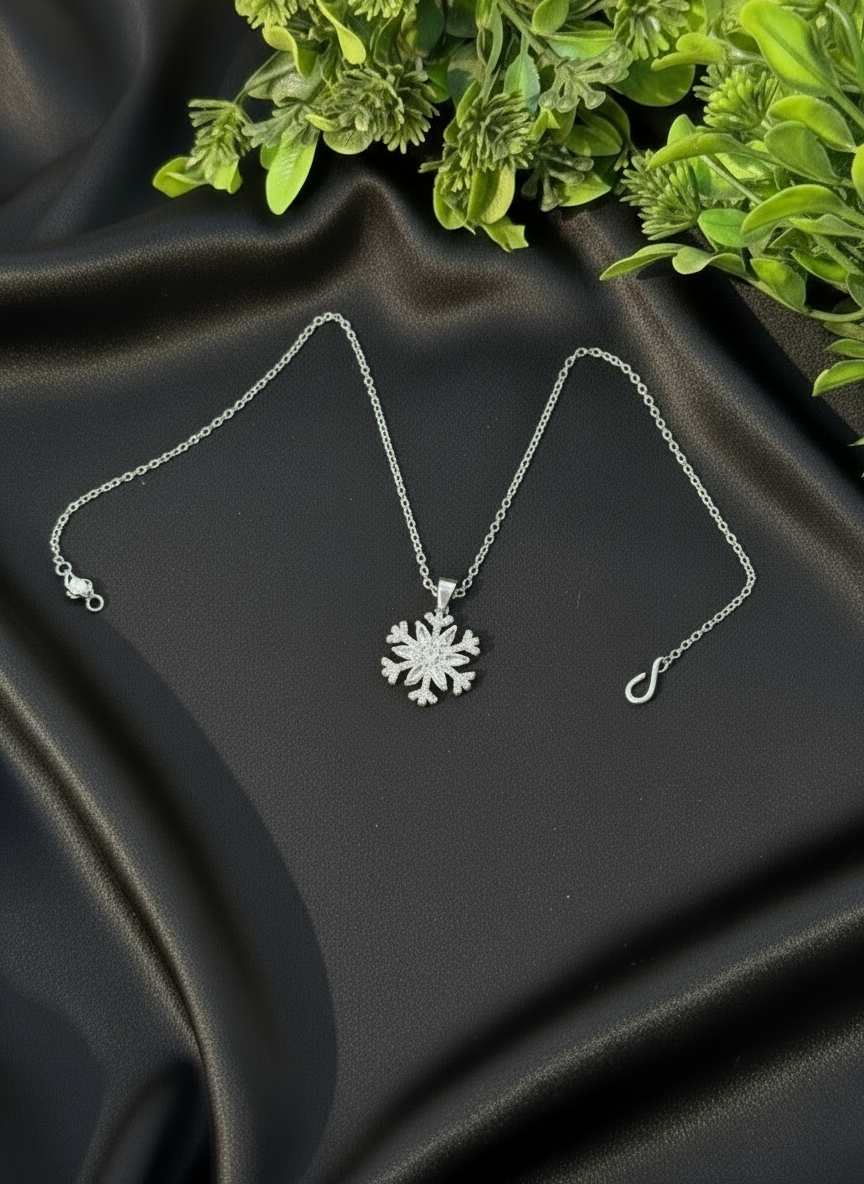 Sparkling snowflake pendant necklace-silver