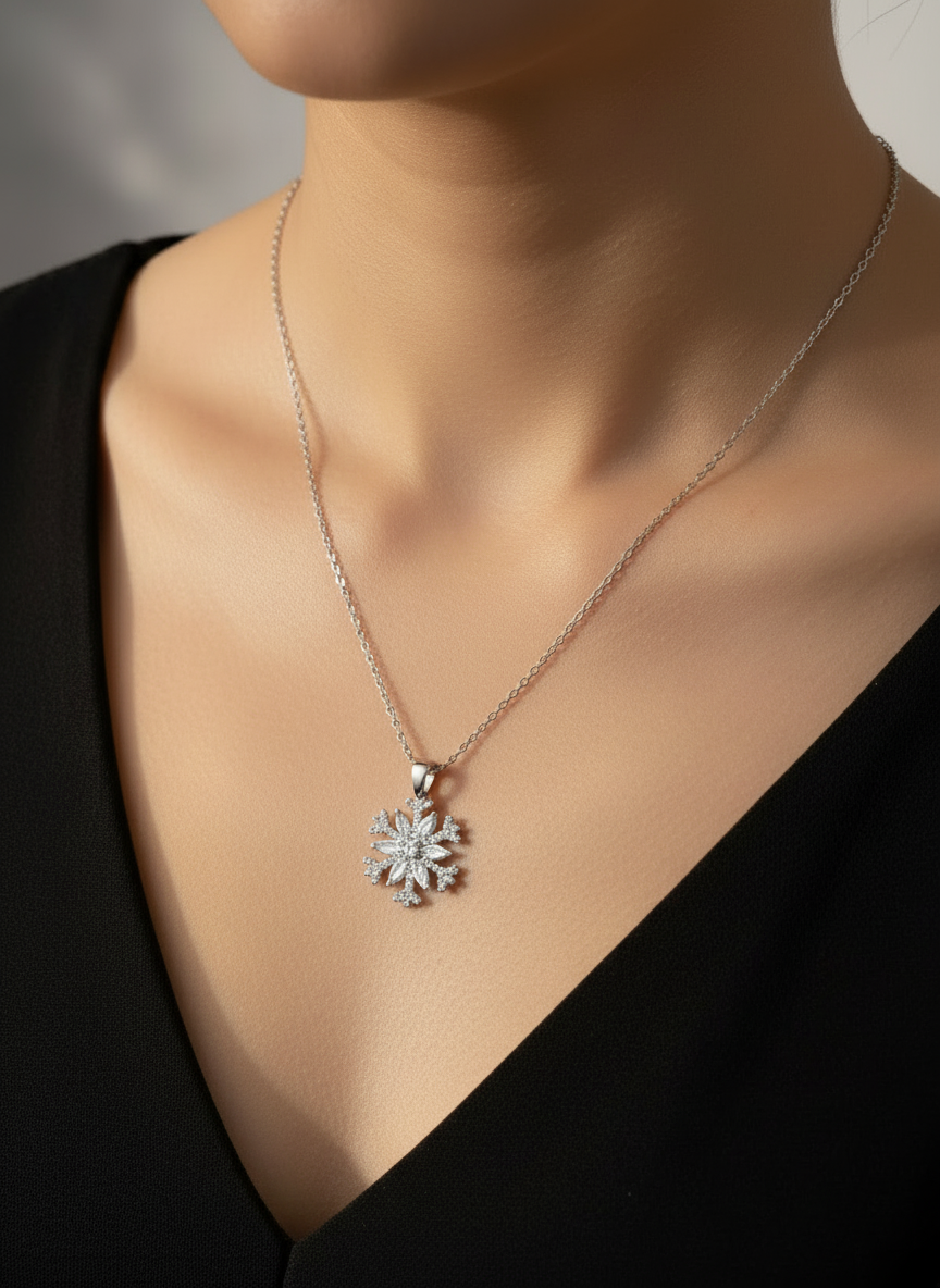 Sparkling snowflake pendant necklace-silver