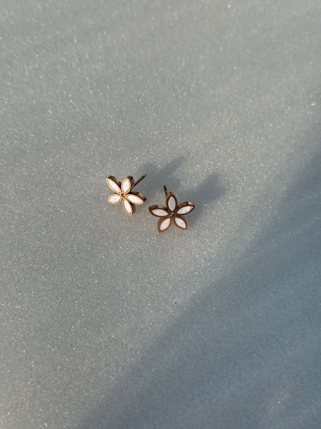 Floral stud earrings- white