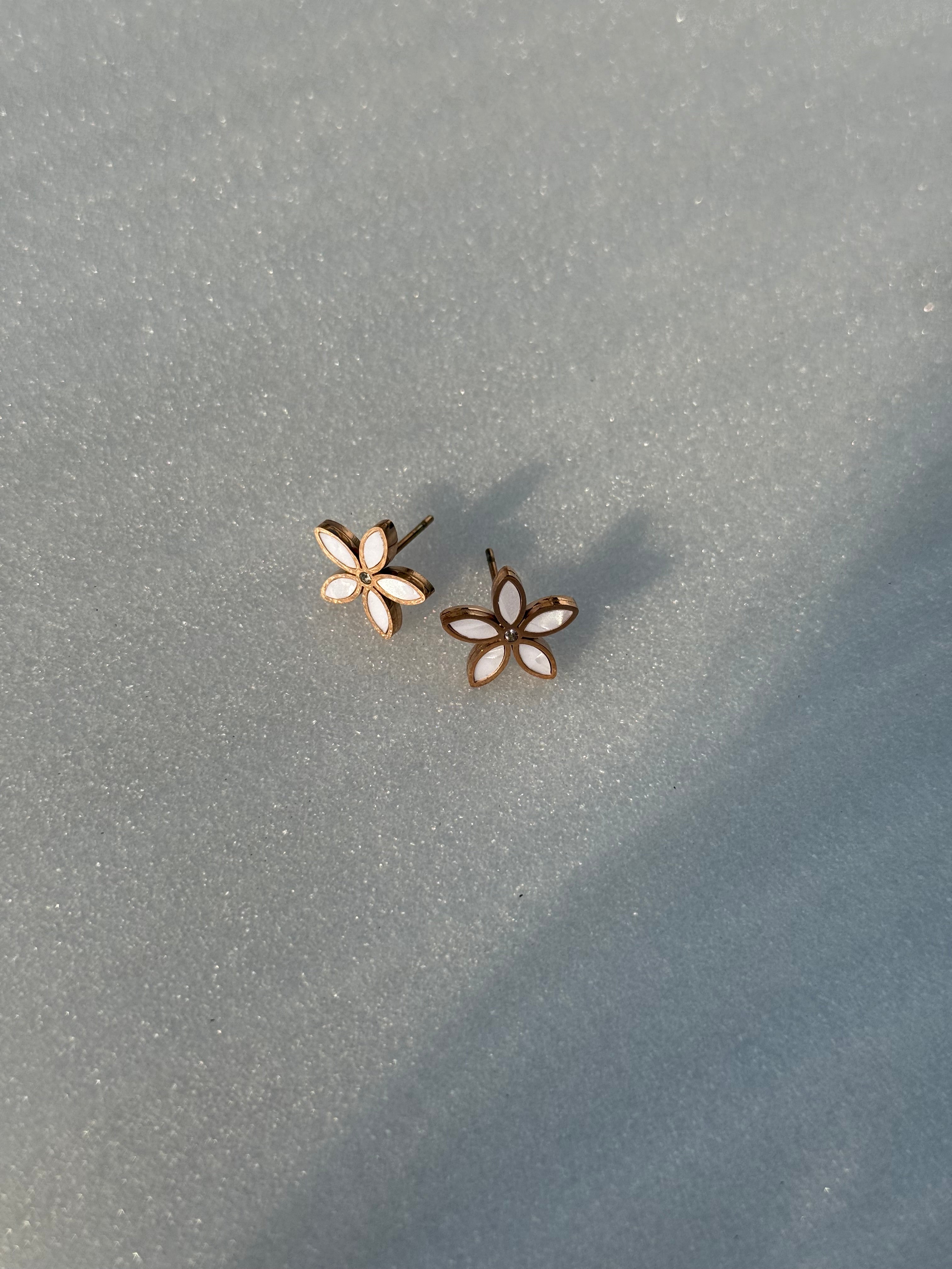 Floral stud earrings- white