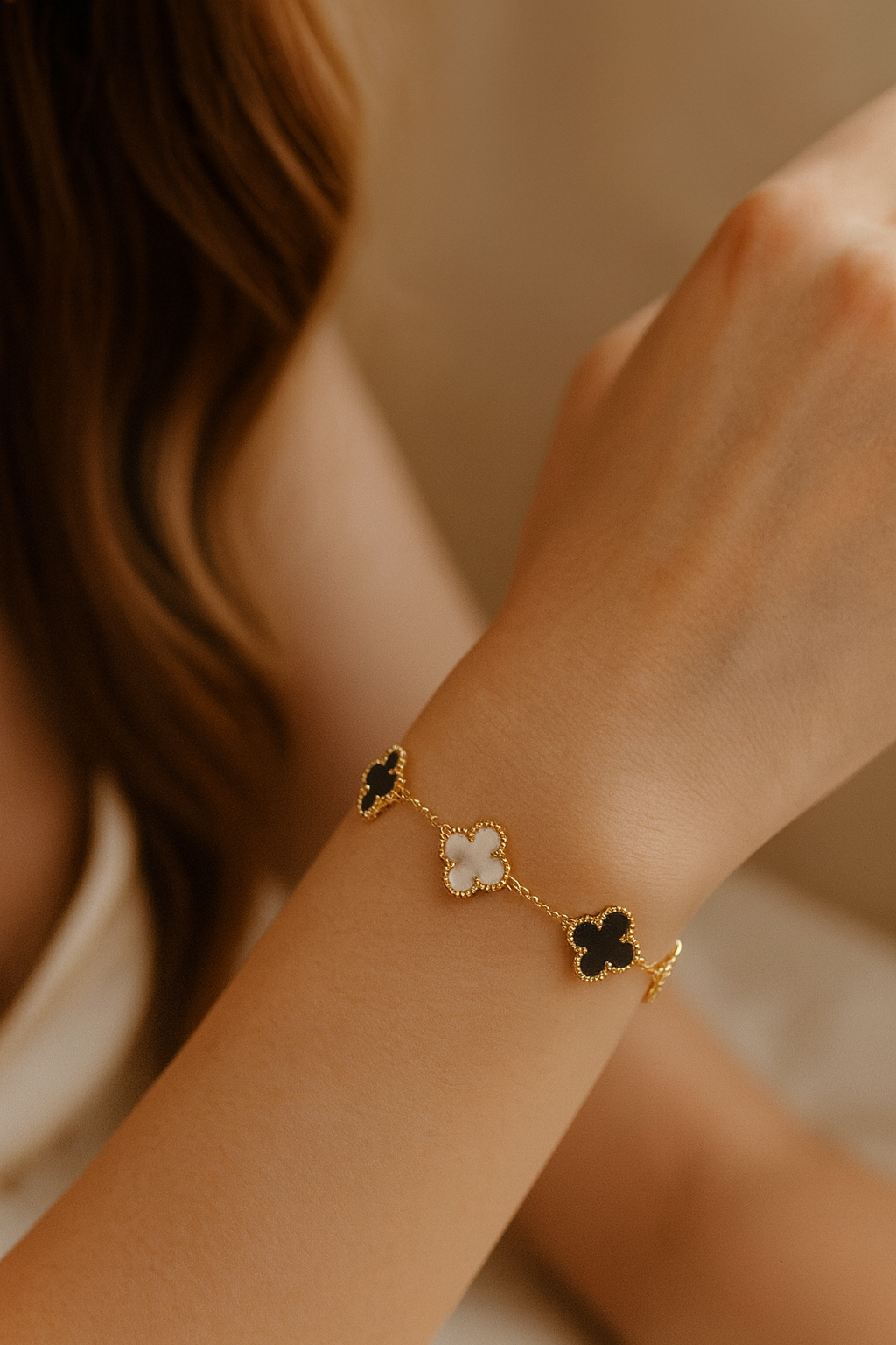 Clover bracelet  white-black