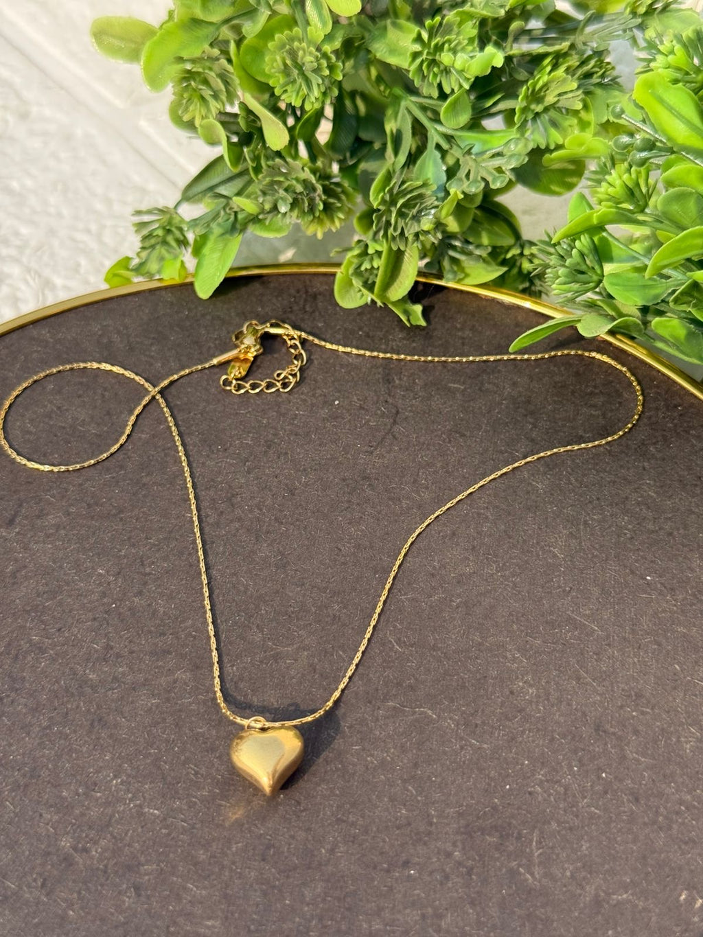 Golden glossy heart pendant necklace