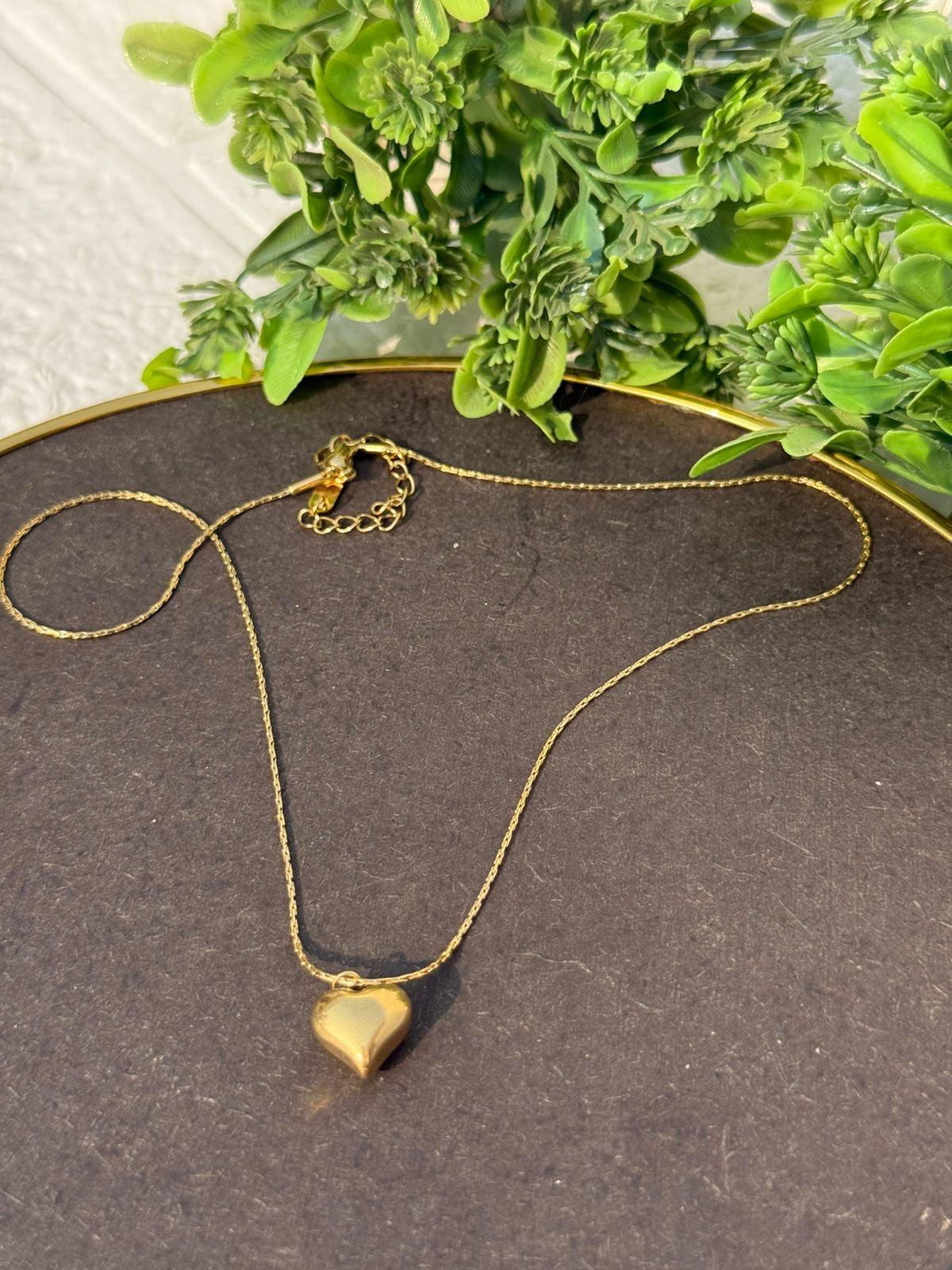 Golden glossy heart pendant necklace