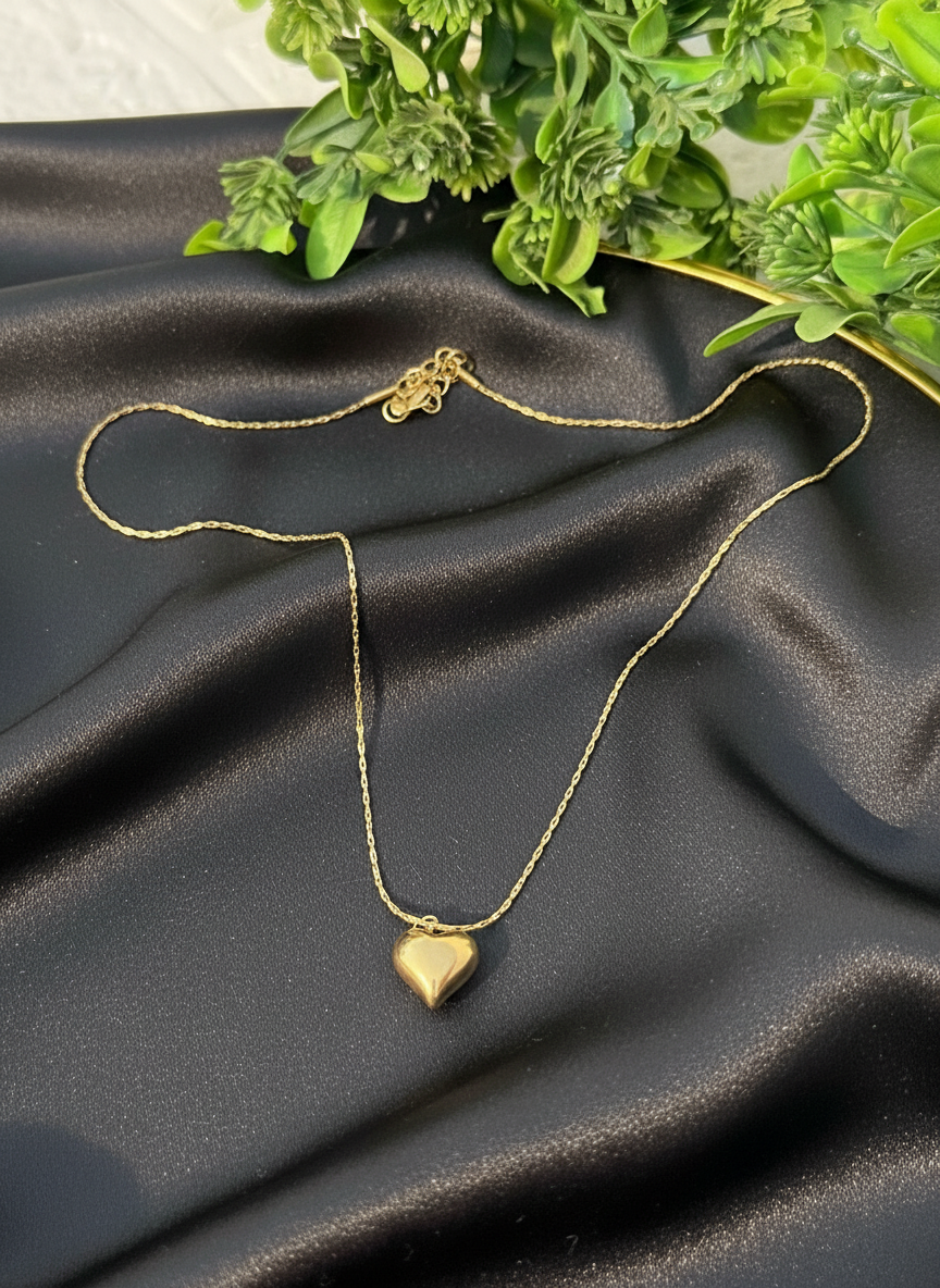 Golden glossy heart pendant necklace